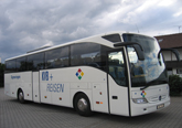 Reisebus KVB-Komfortklasse 3 mit Klimaanlage, verstellbare Schlafsessel mit 72cm Sitzabstand, Fußrasten, Radio-, CD- und Mikrofonanlage, Kühlbar, Bordküche, WC/Waschraum, DVD-Anlage. 49+2 Sitzplätze